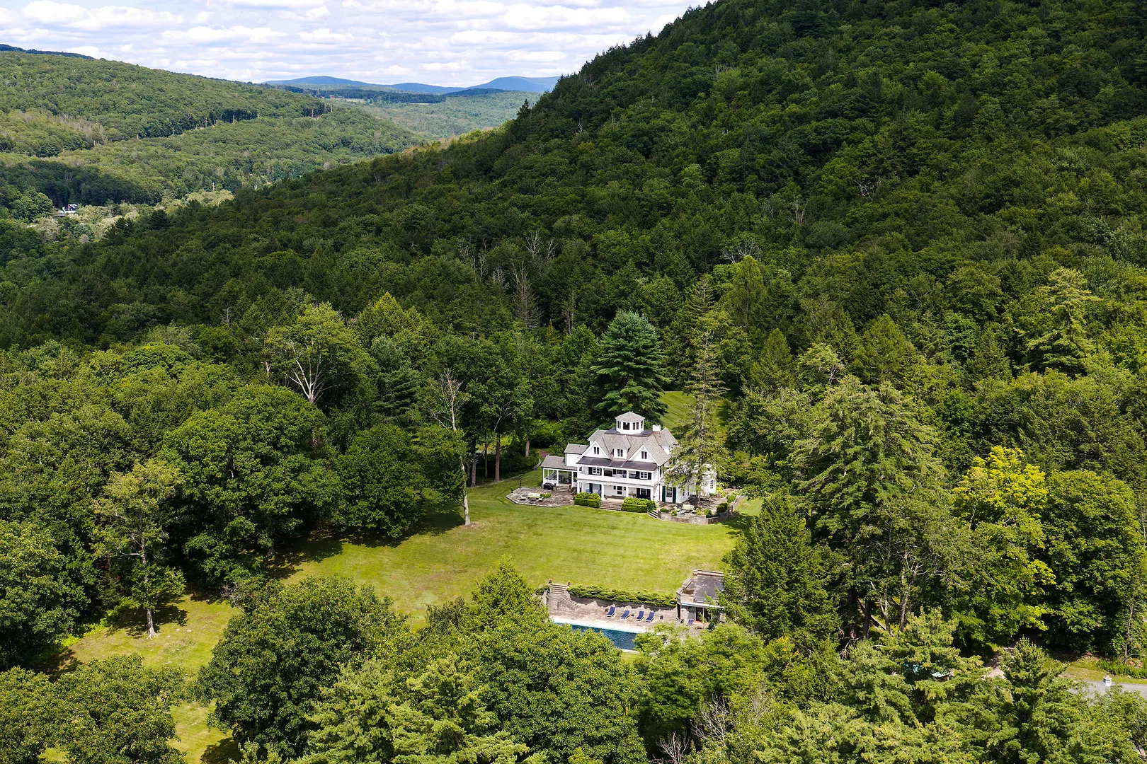 390 Erpf Road Photo 2