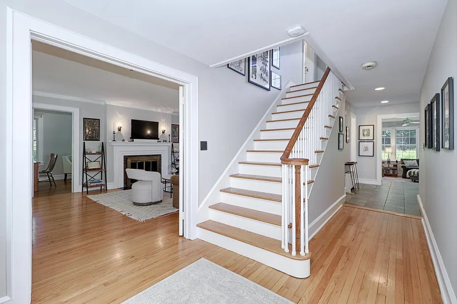 96 Benedict Avenue Photo 8