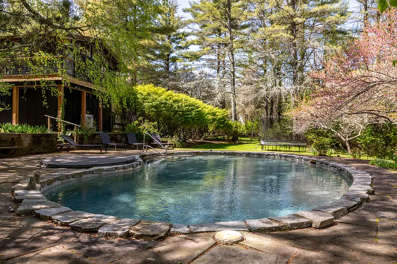 94 Washinee Heights Road Photo 3