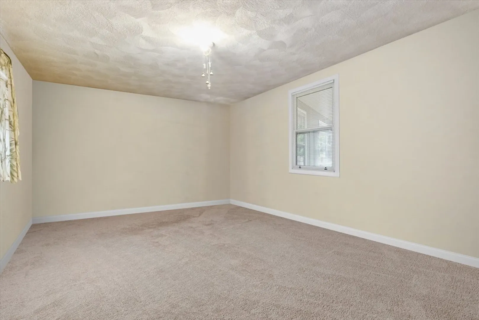10 Hinckley Rd Photo 18