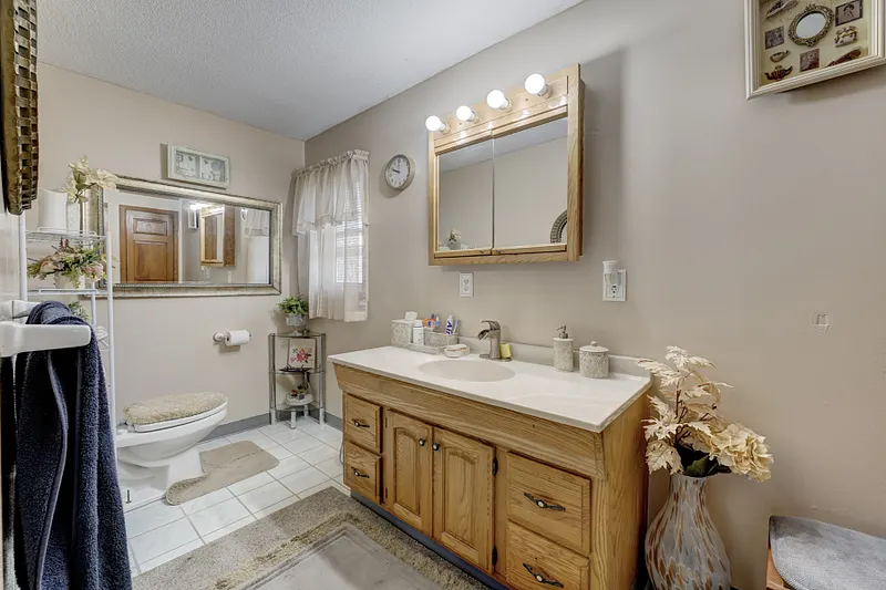 300 Hilltop Road Photo 24