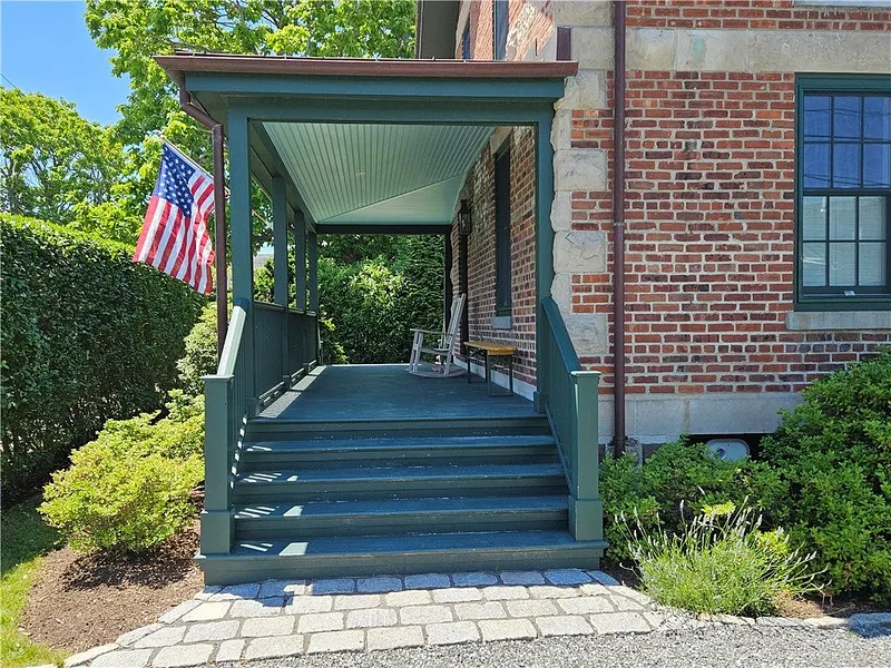 209 Coggeshall Avenue Photo 4