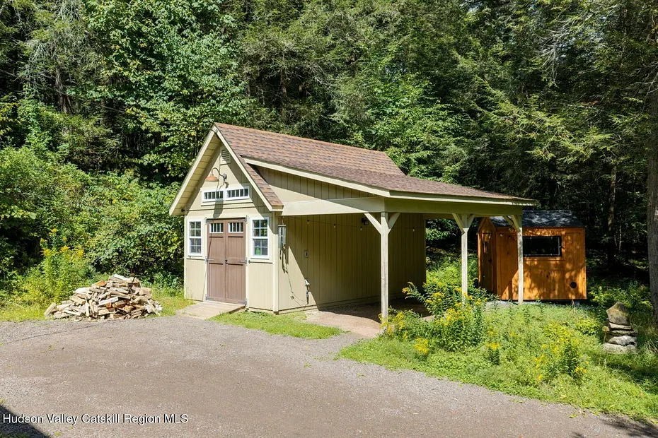 2211 W Hubbell Hill Road Photo 6