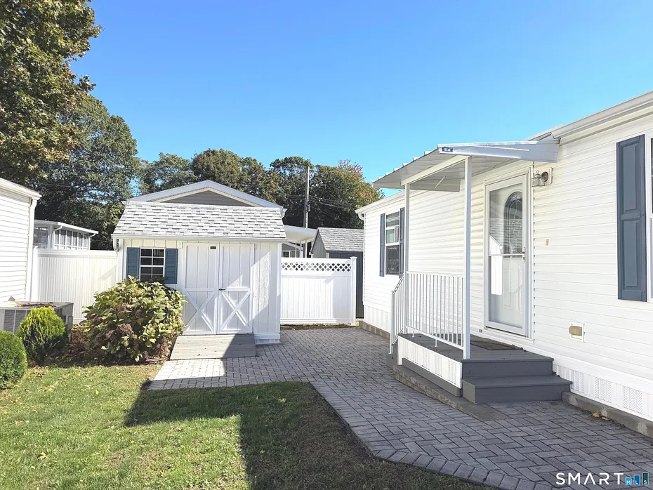 50 Linden Avenue North Photo 15