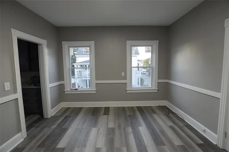686 Broadway  #2R Photo 6