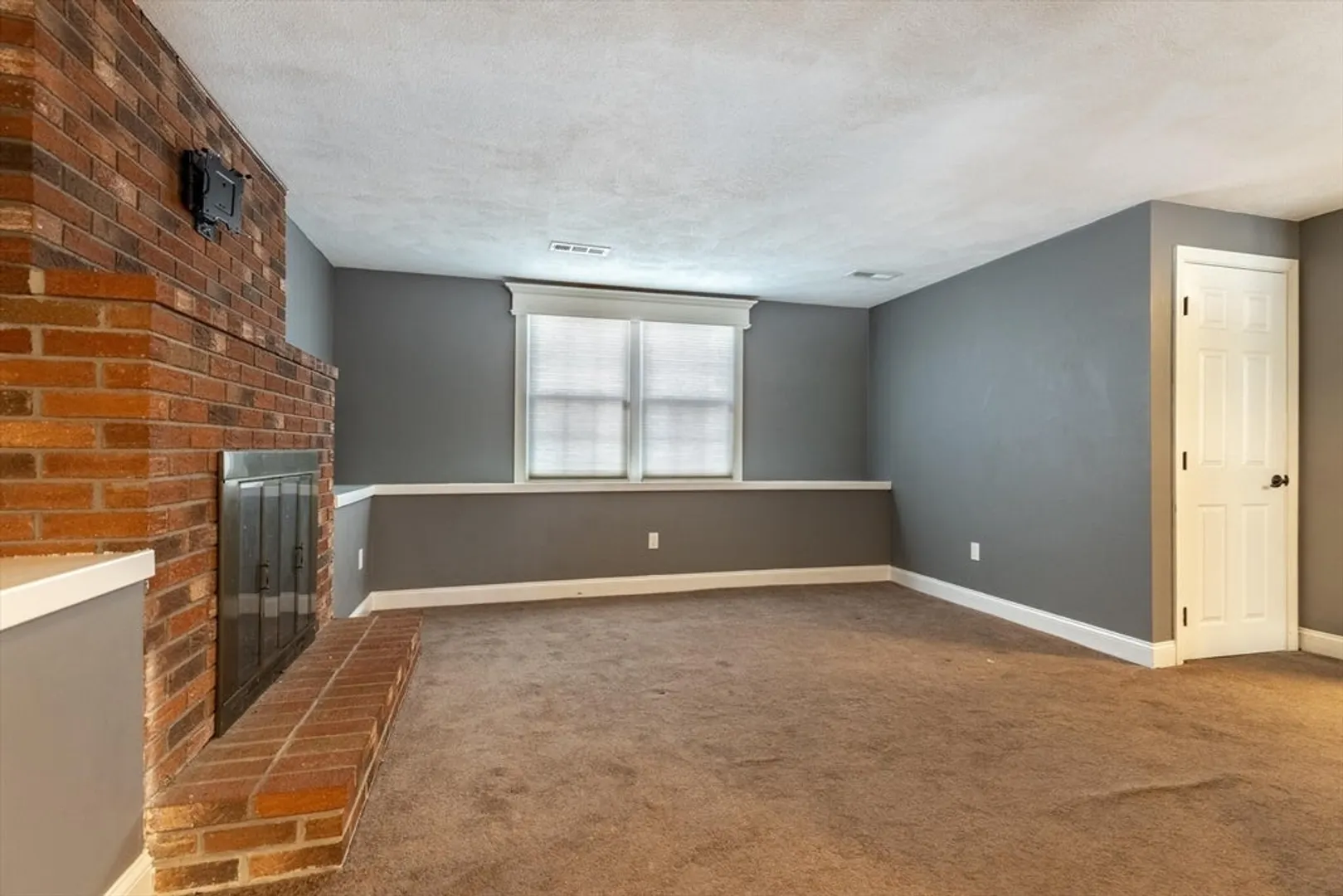 453 Columbus Ave Photo 23