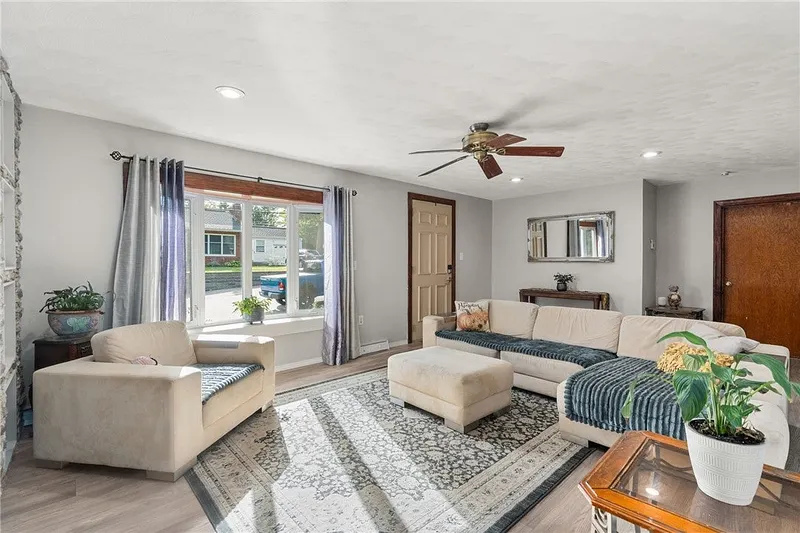 30 Lockwood Road Photo 6