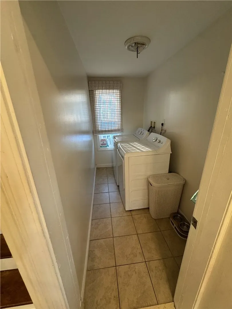 85 Ferris Street Photo 9
