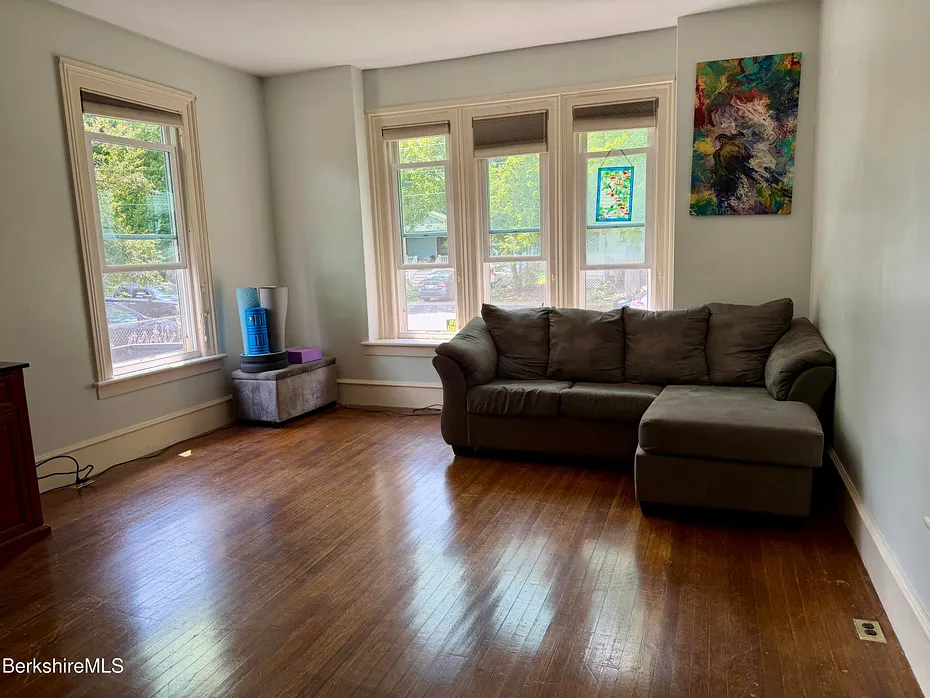 50 Buel St Photo 12