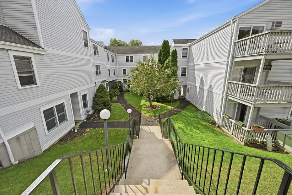 55 Mill Plain Road  #32-1 Photo 28