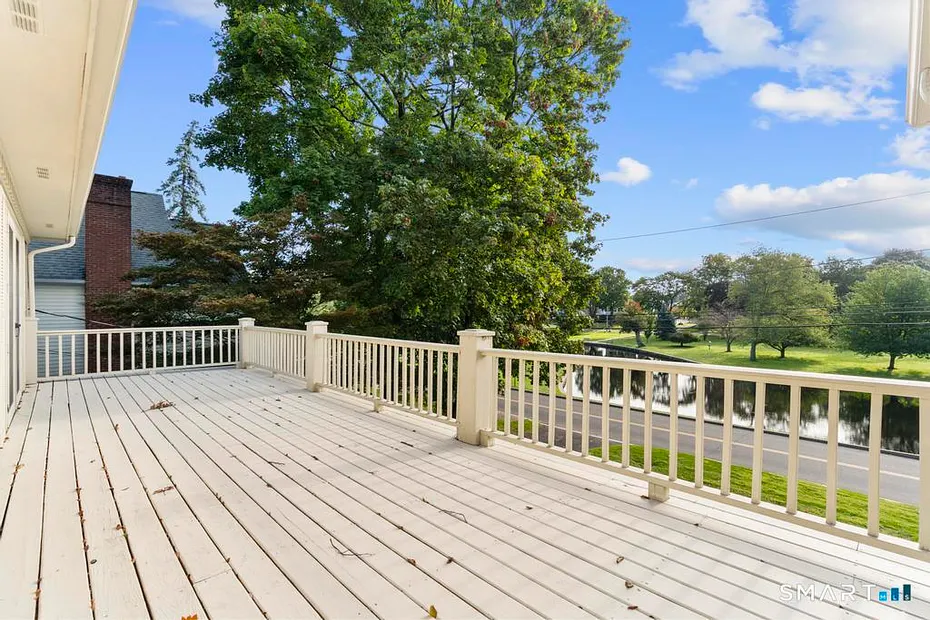 152 West River Street Photo 29