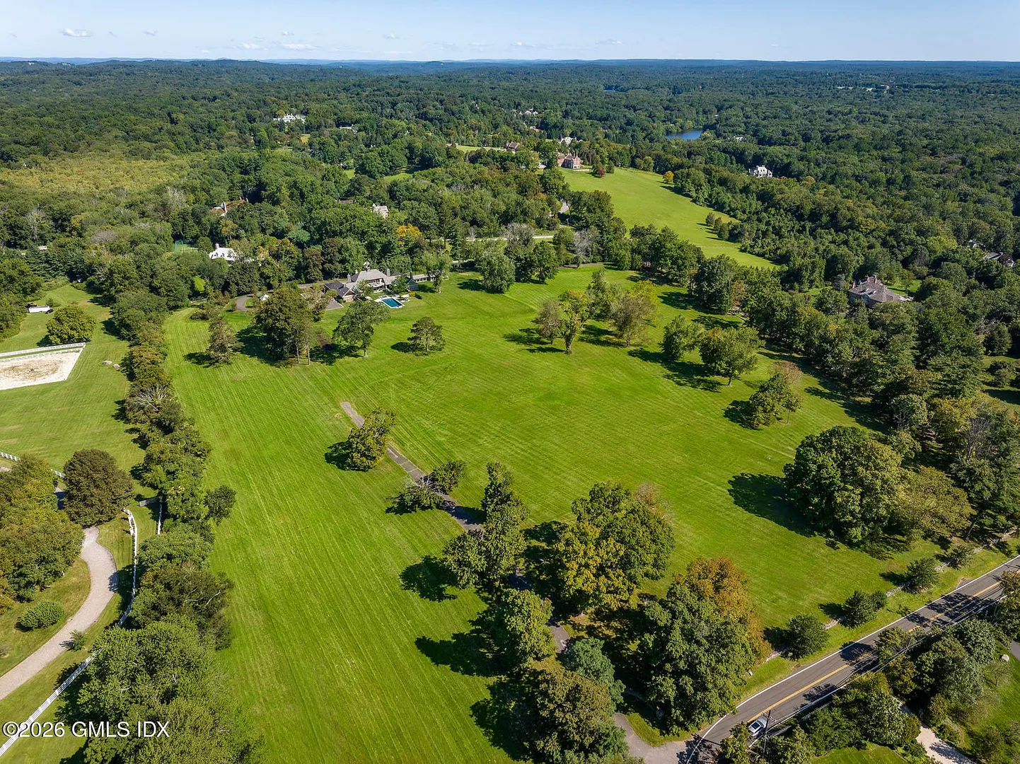 500 Round Hill Road Photo 3