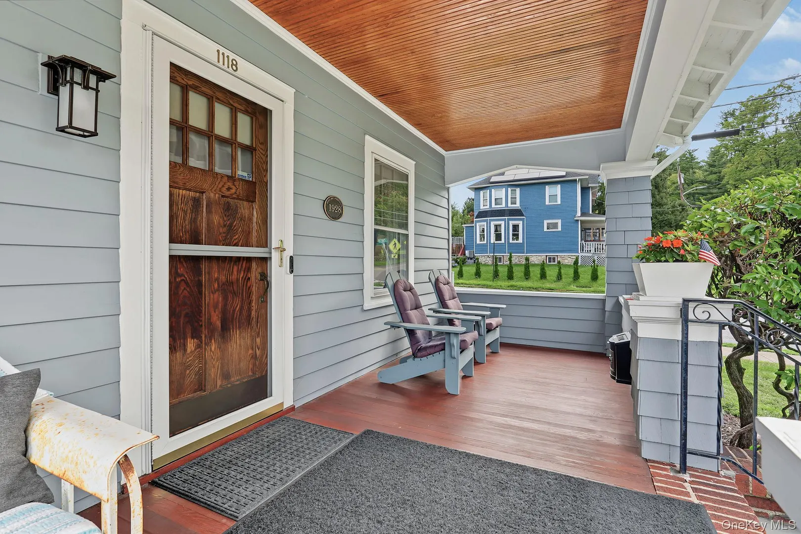 1118 Hudson Avenue Photo 2