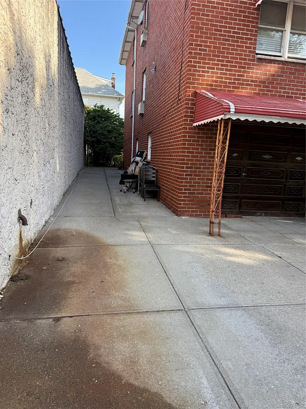 2907 Lafayette Avenue Photo 2
