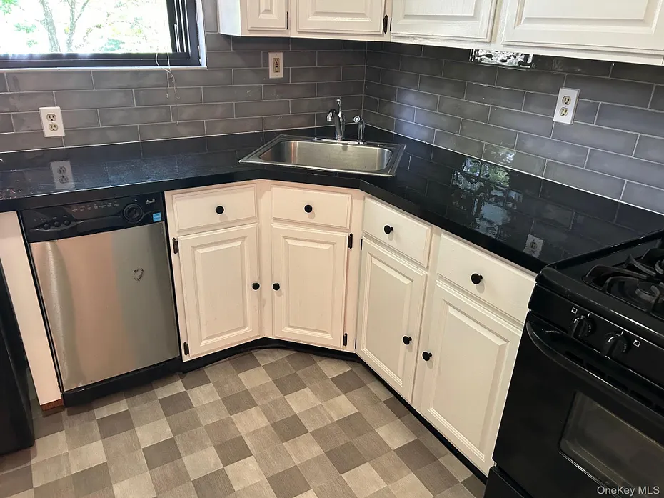 284 Sneden Place W #284 Photo 3
