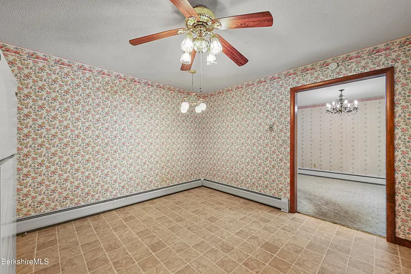 64 Devonshire Dr Photo 24