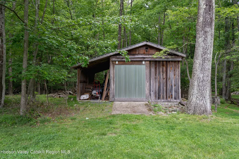 57 Anderson Road Photo 37