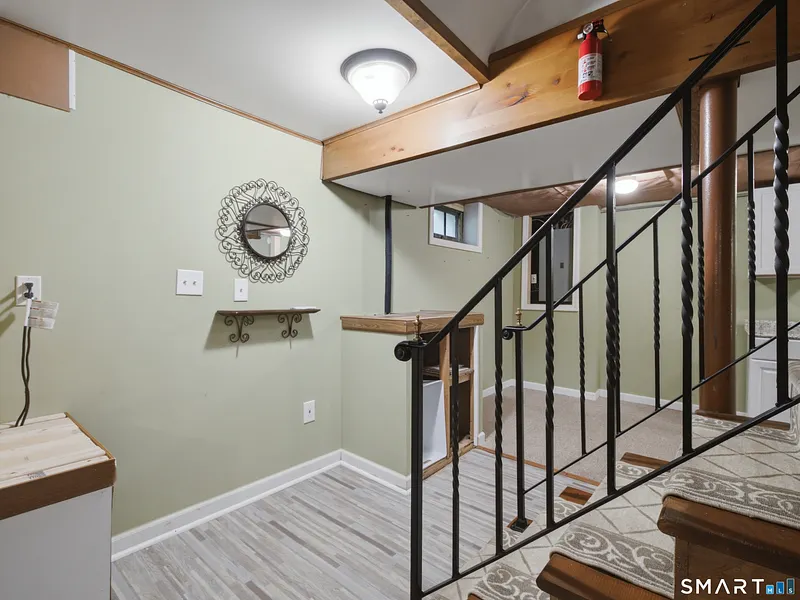 2409 Albany Avenue Photo 31
