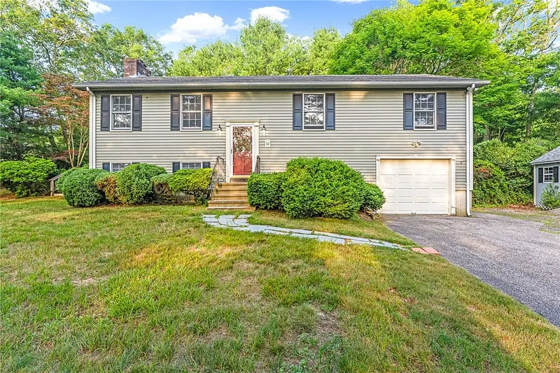 590 Shannock Road Photo 1