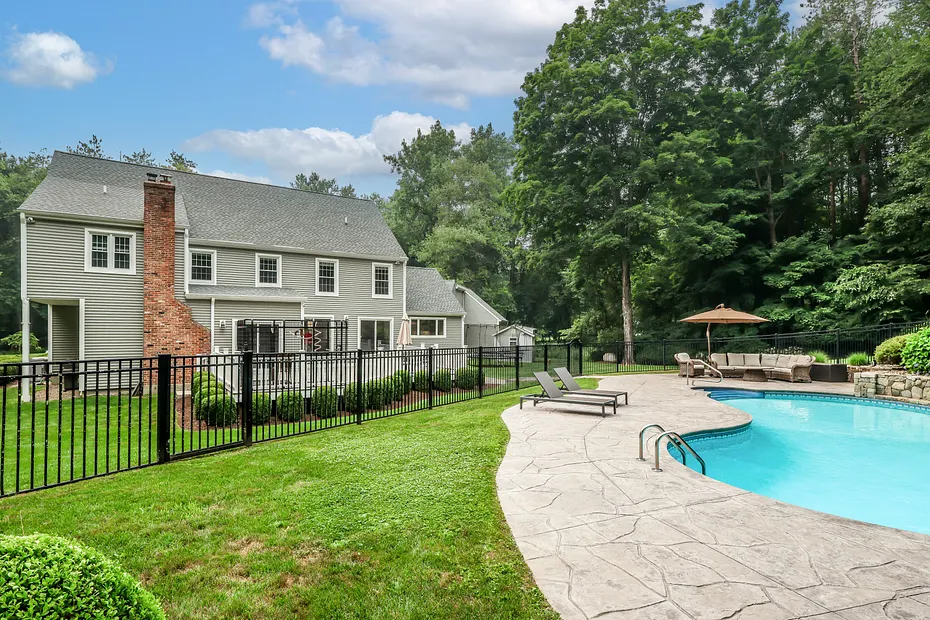9 Hidden Brook Drive Photo 36