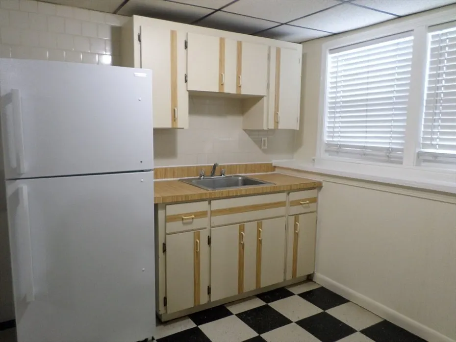 57 Bloomingdale St Photo 7