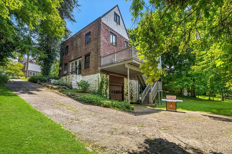38 Fenimore Drive Photo 8