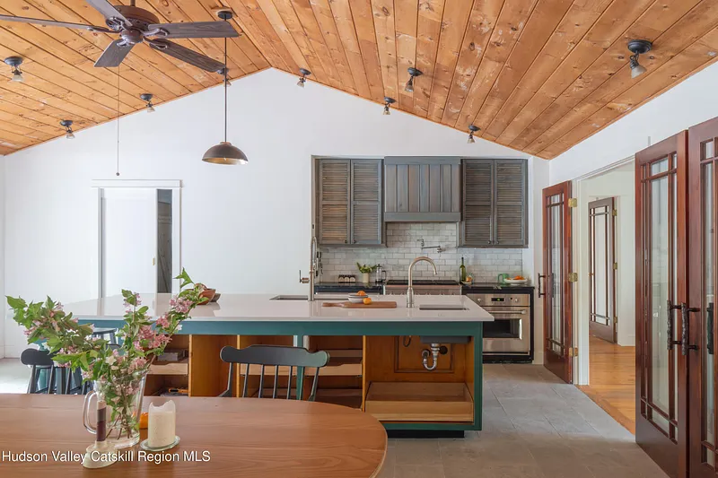 57 Anderson Road Photo 14