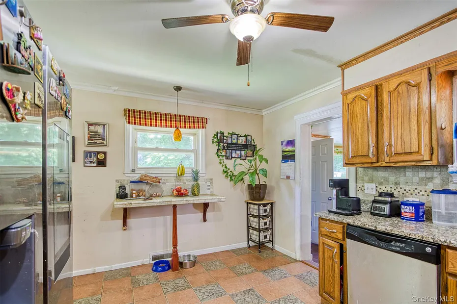 32 Mager Avenue Photo 7
