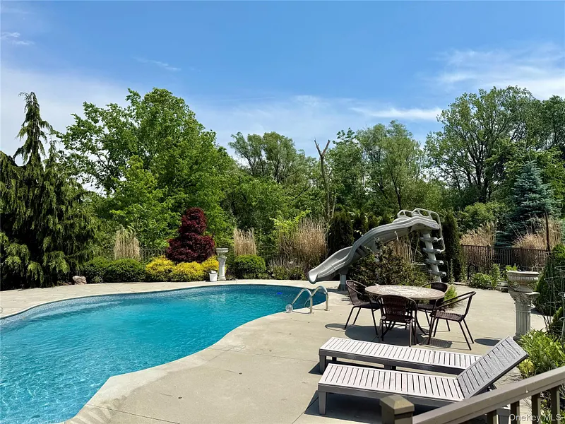 26 Bridle Lane Photo 28