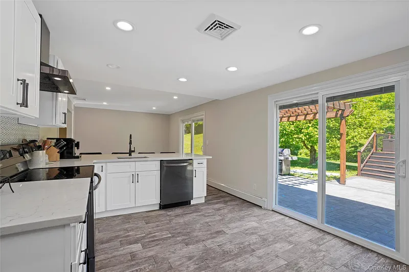 11 Kenneth Drive Photo 16