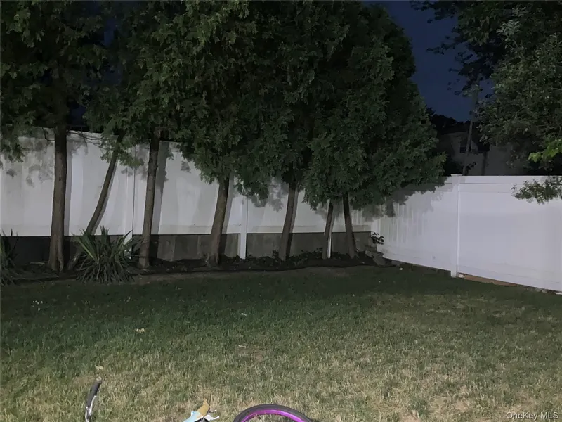 198 Clermont Pl Photo 18