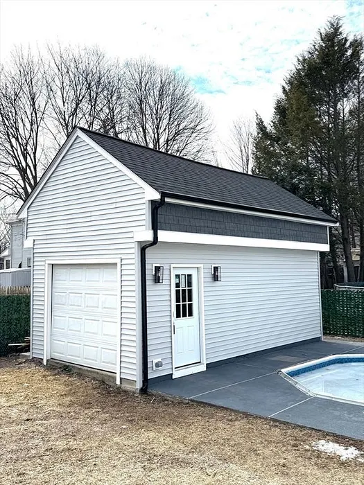 76 Foster St Photo 29