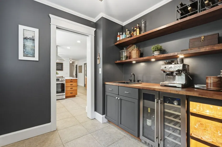 409 Henry St Photo 14