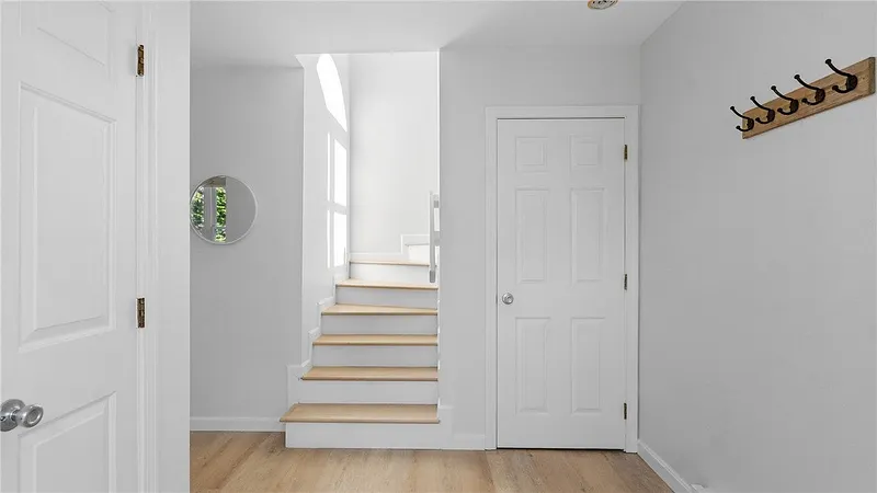 152 Tuckerman Avenue  #7 Photo 18