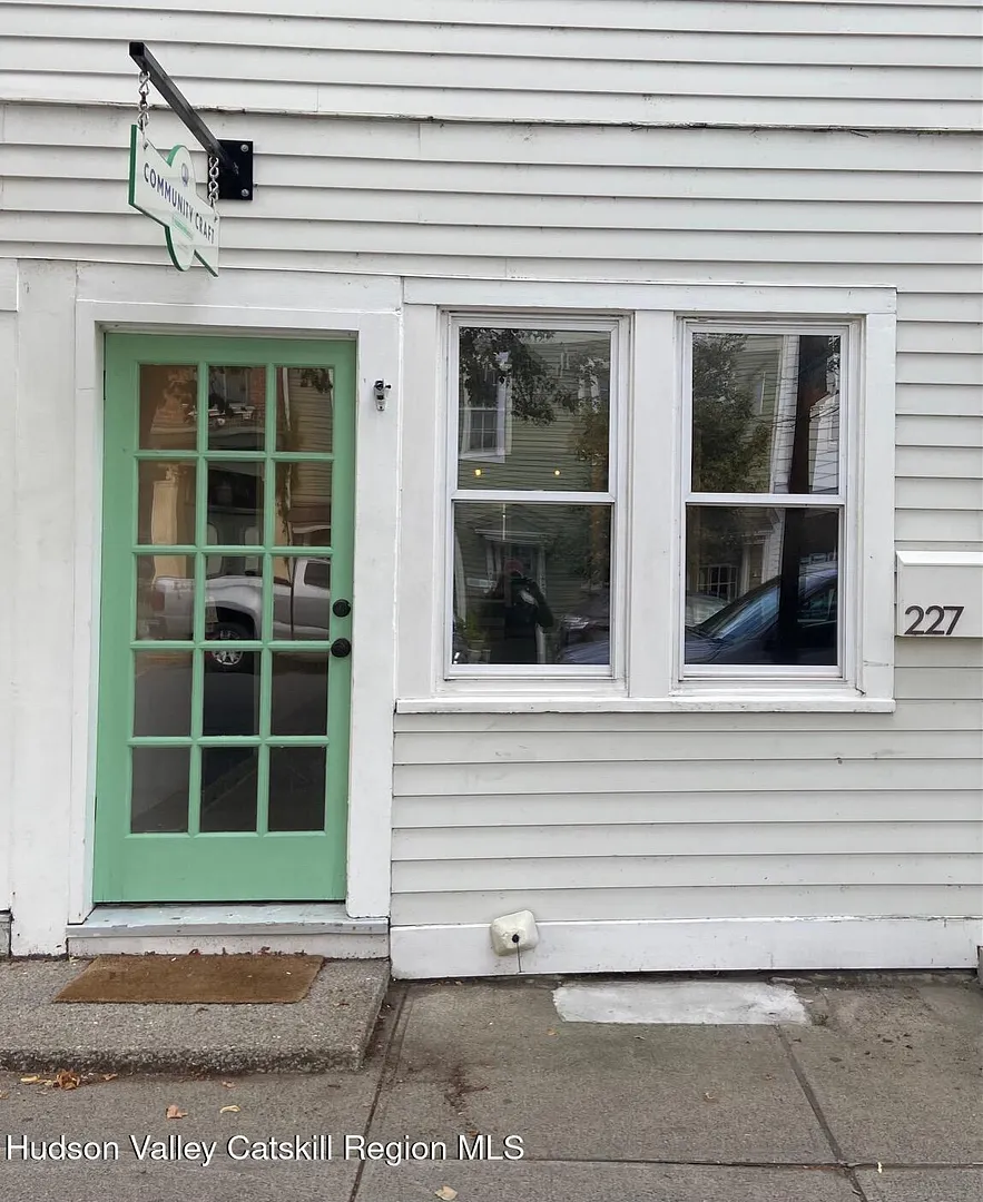 227 Warren Street Photo 4
