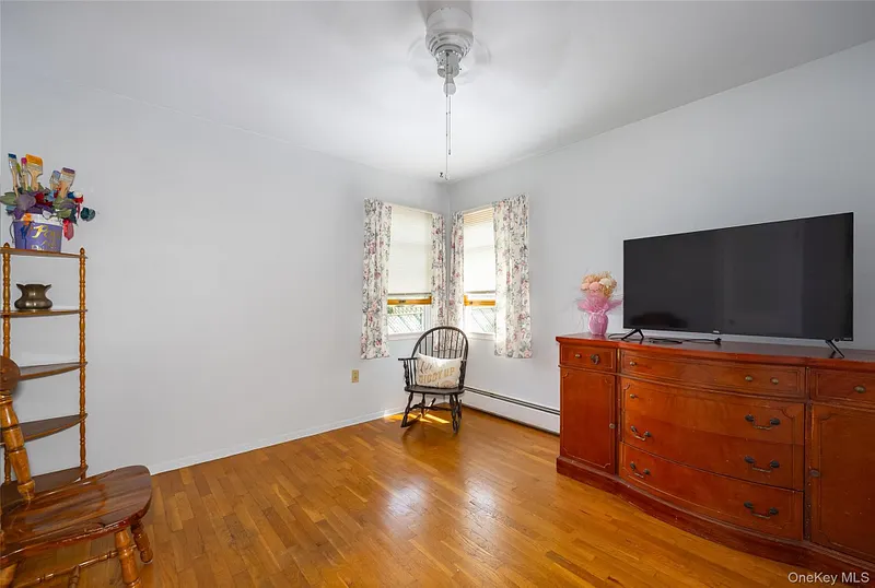 76 Phillips Street Photo 13