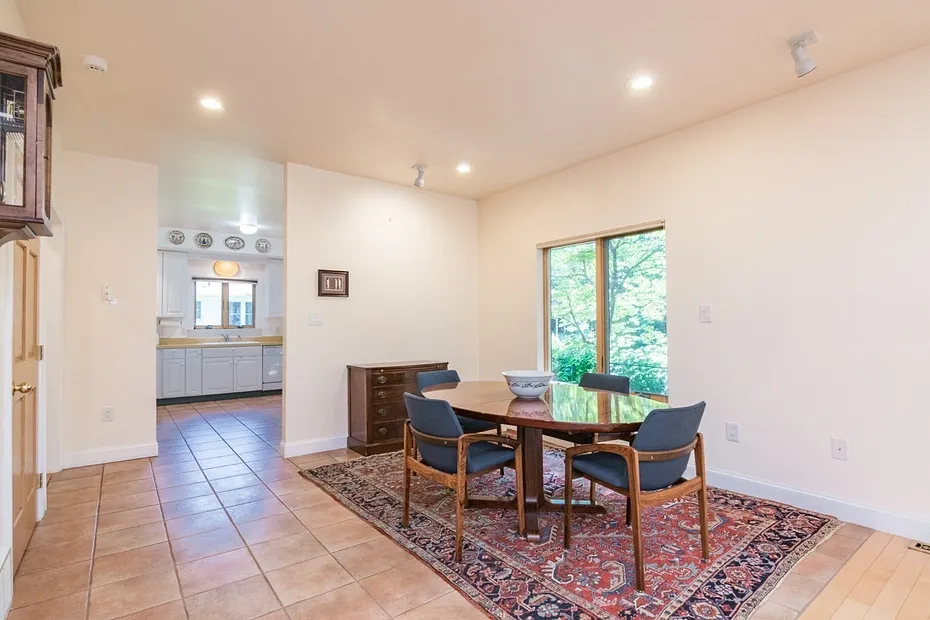 62 Fairview Ave Photo 8