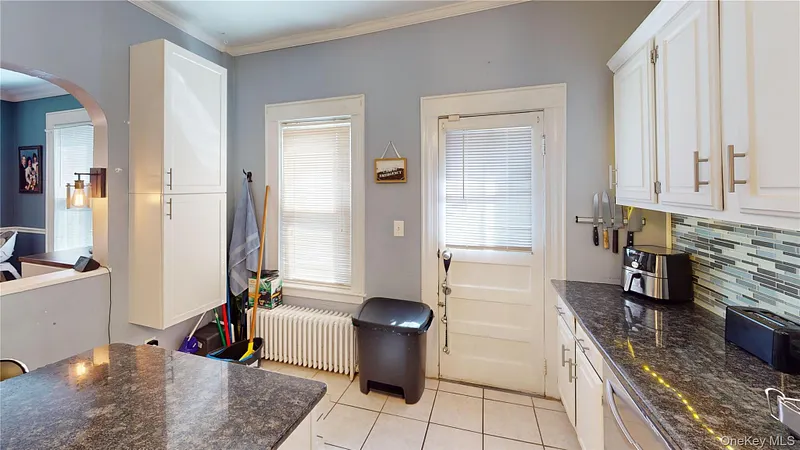 88 Grand Avenue Photo 12