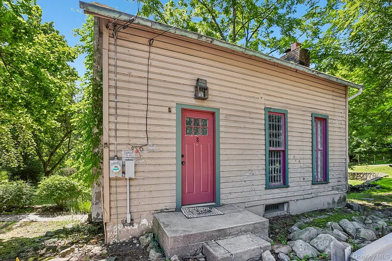 8 Reservoir Road Photo 1