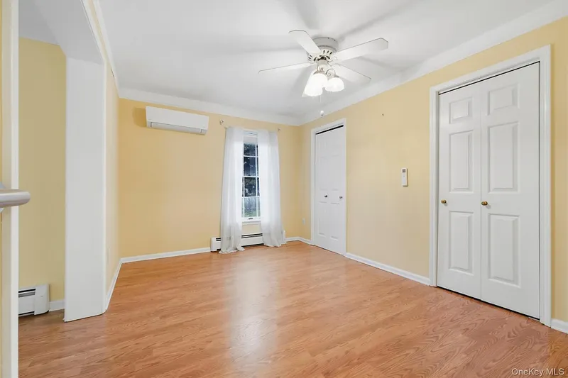 1069 Wolcott Avenue Photo 24