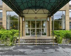 35 N Chatsworth Avenue  #6C