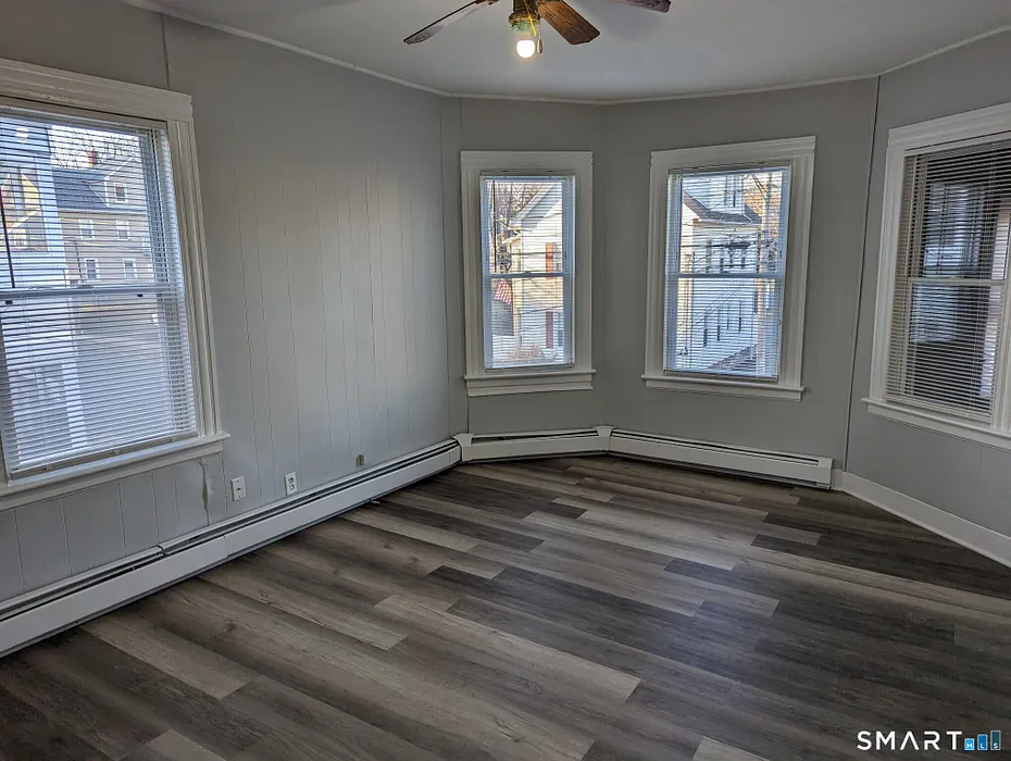 105 Rhodes Street Photo 6