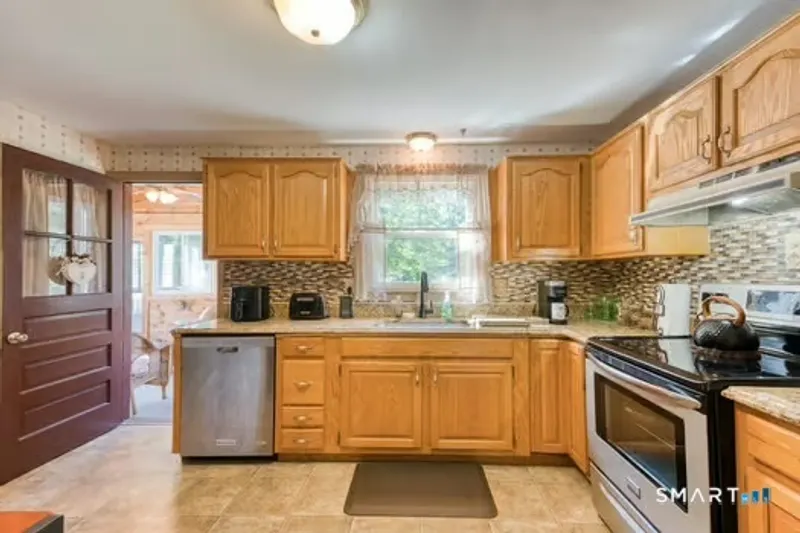 38 Kenwood Drive Photo 8