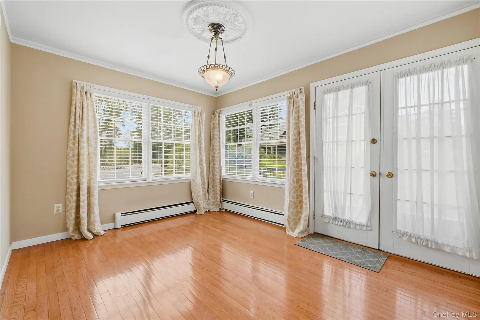 1069 Wolcott Avenue Photo 11