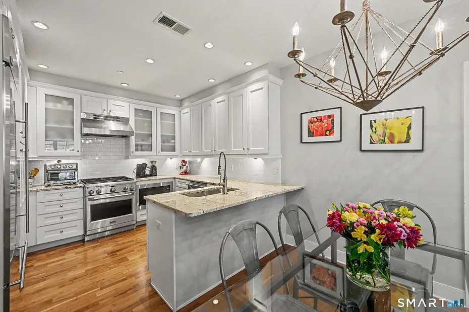 77 Havemeyer Lane  #410 Photo 14