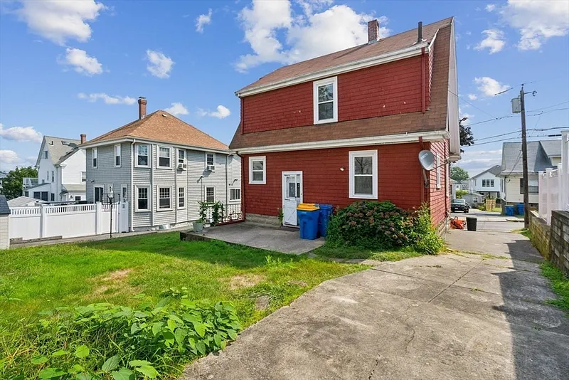 64 Bates Ave Photo 25