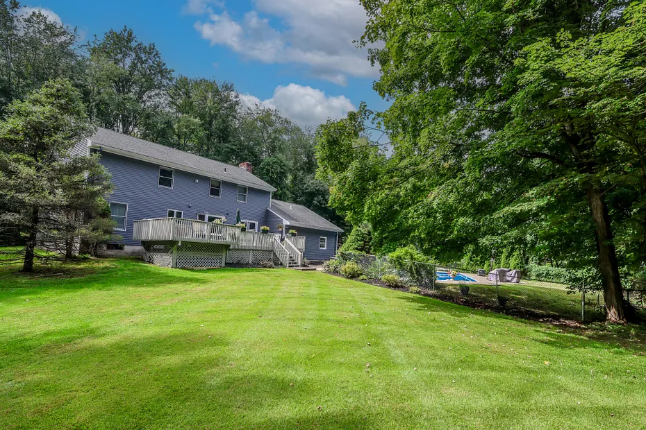 33 Brookwood Drive Photo 5