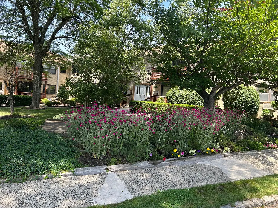 284 Sneden Place W #284 Photo 38