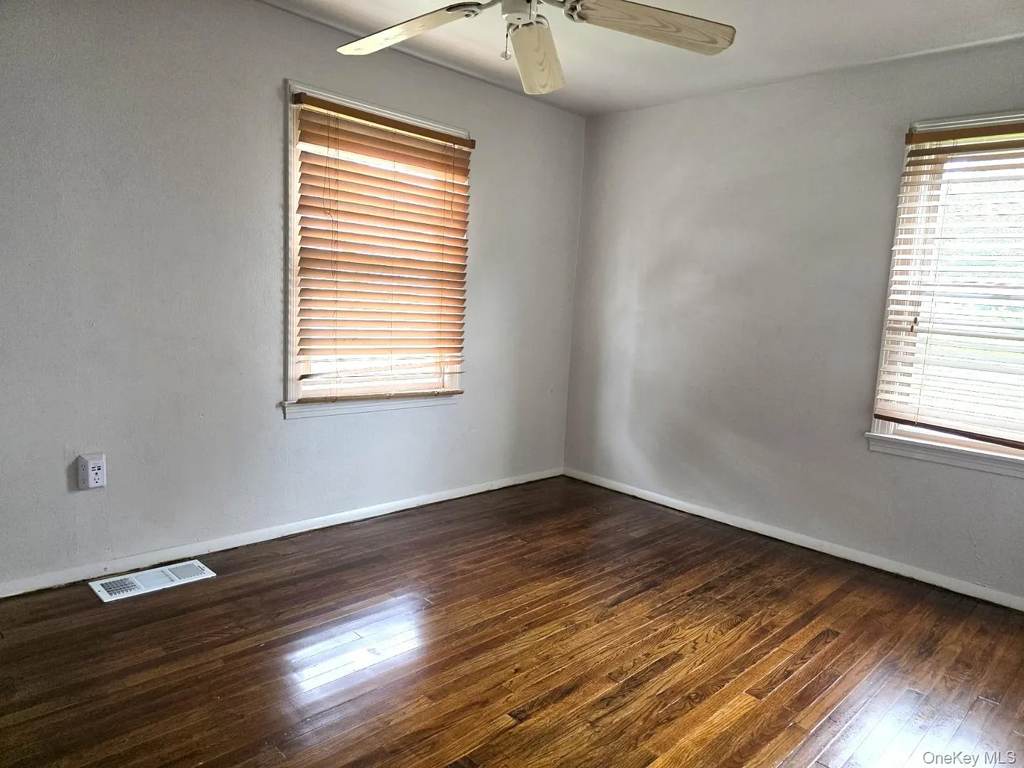 195 Commonwealth Avenue Photo 5