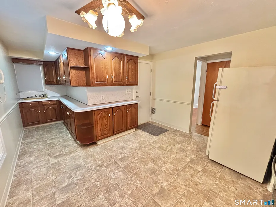 697 Washington Avenue Photo 5